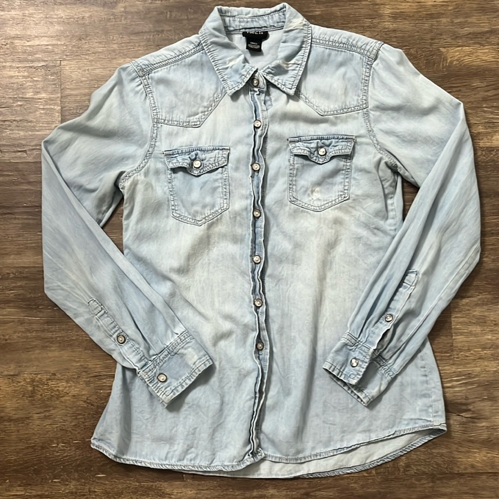 Rue21 Chambray Long Sleeve Button Up Top